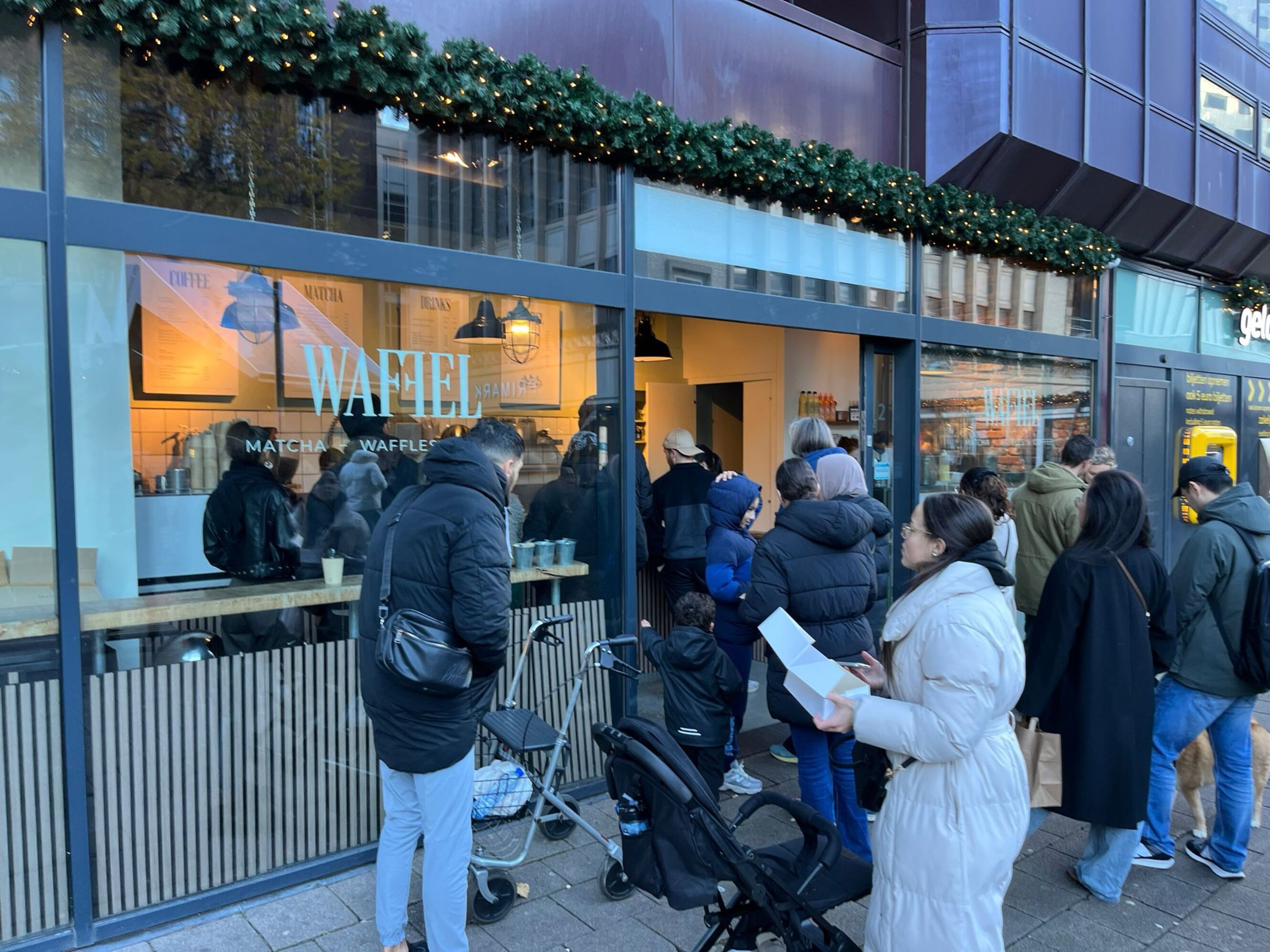 Mercedes Roggen lanceert Waffel, een knapperige wafelspot op Binnenwegplein