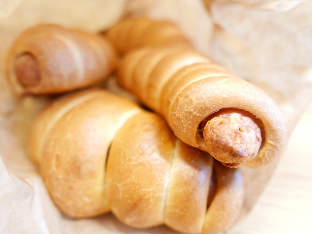 Unieke samenwerking levert echt Rotterdams worstenbroodje op