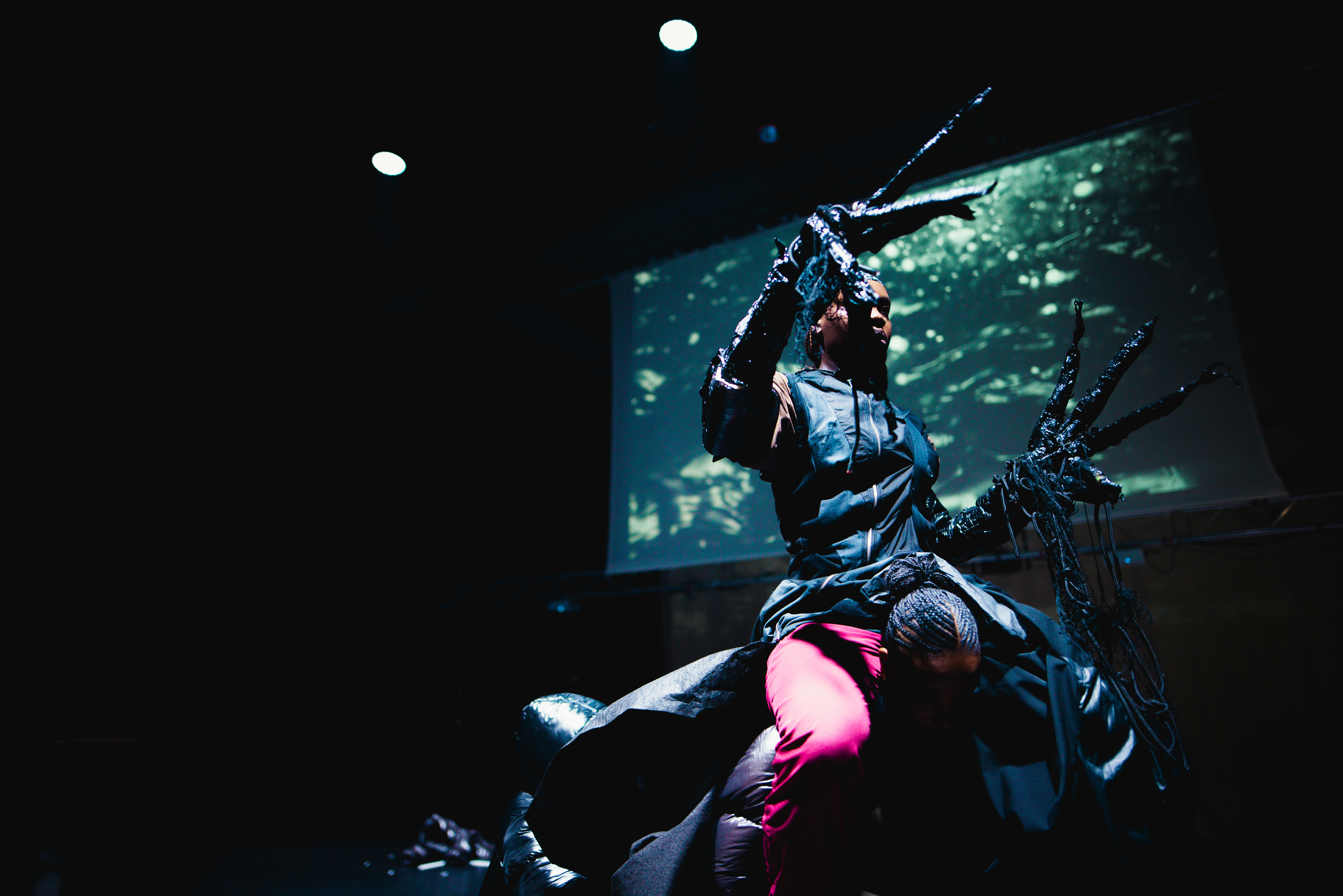 Dineer mee vooraf aan de première van Closed Eyes bij Theater Rotterdam