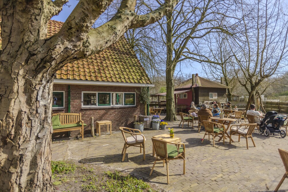 Hier drink je koffie met impact: Het restaurant van Pluk opent de deuren