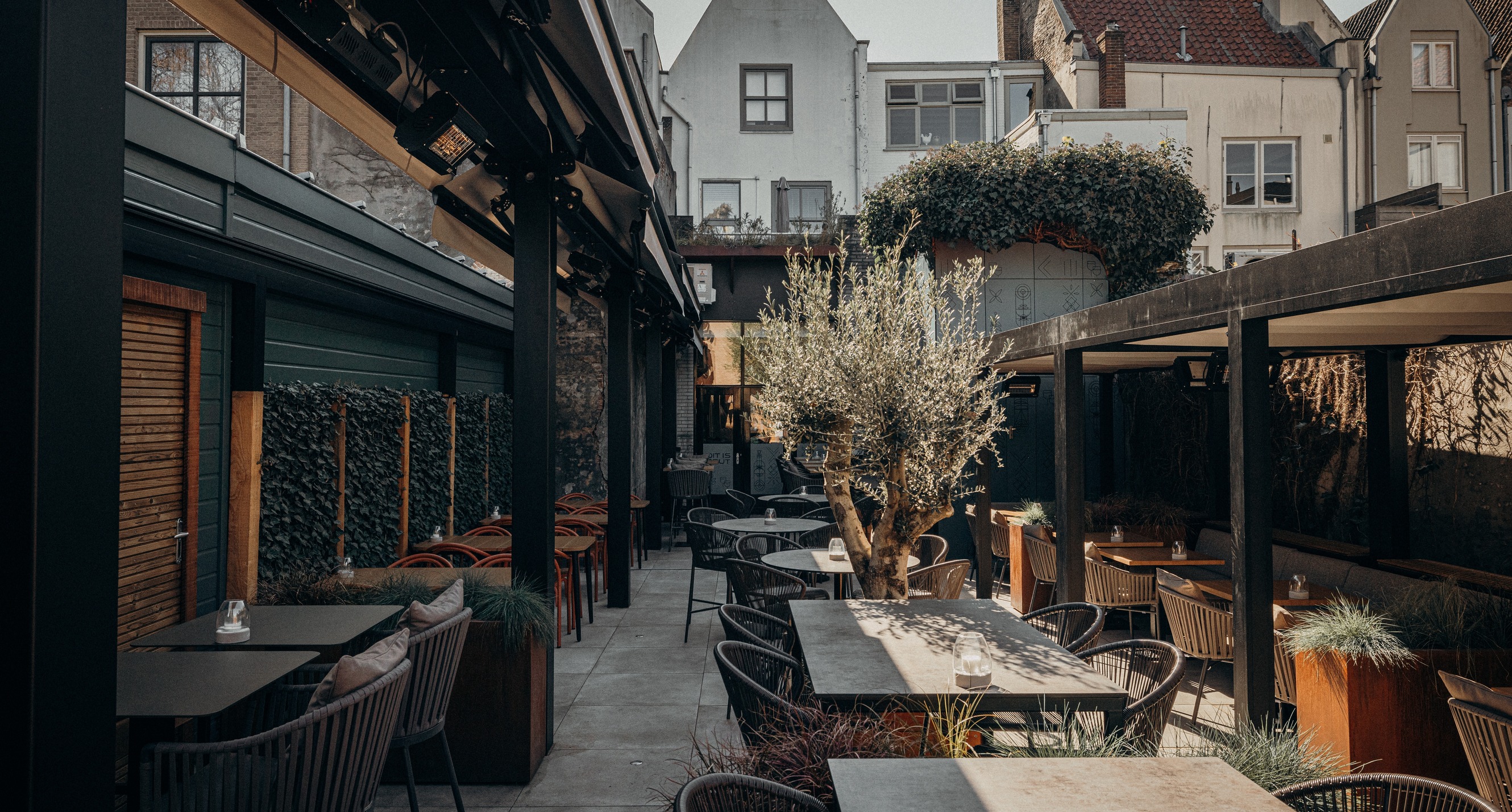 Brut Food & Wine Bar