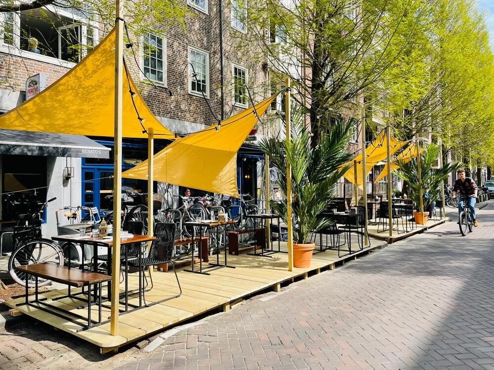 Hier zit je droog en warm op het terras