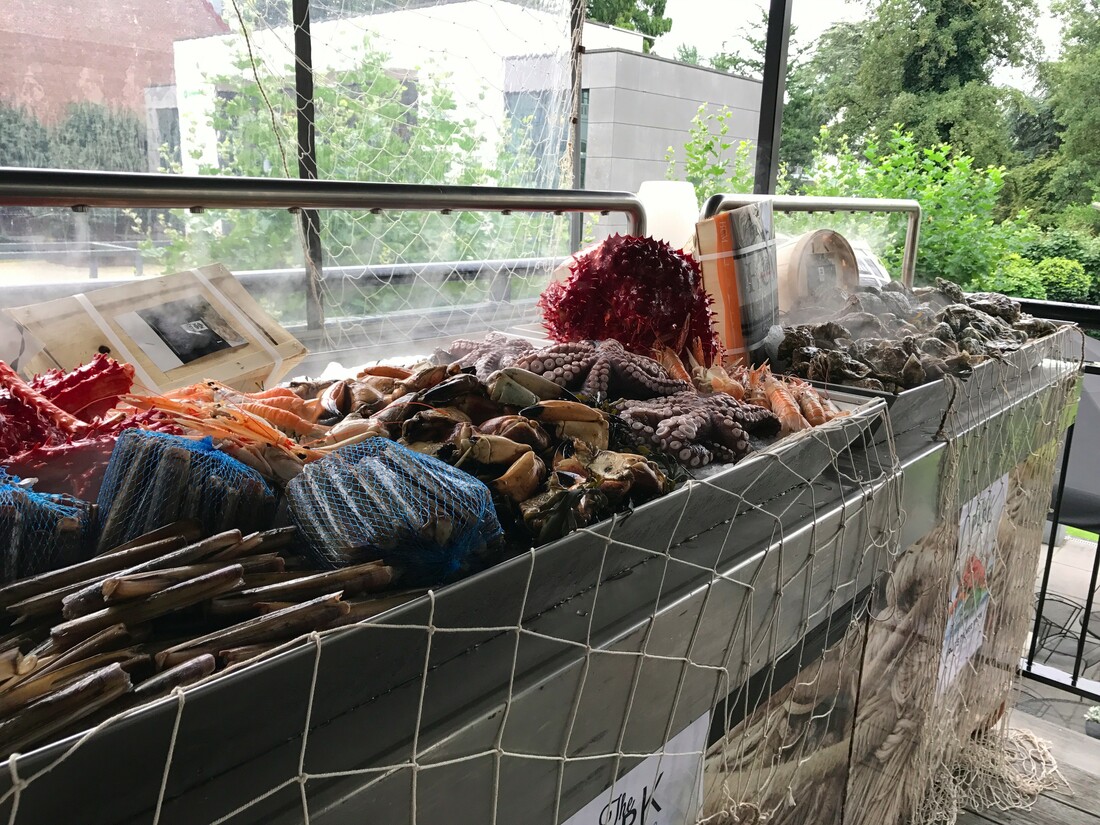 We maken onze eigen zomer met fruits de mer bij The Park De Buik van