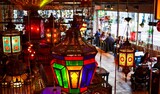 Glimmende vaasjes en duizend-gatenflensjes bij Bazar