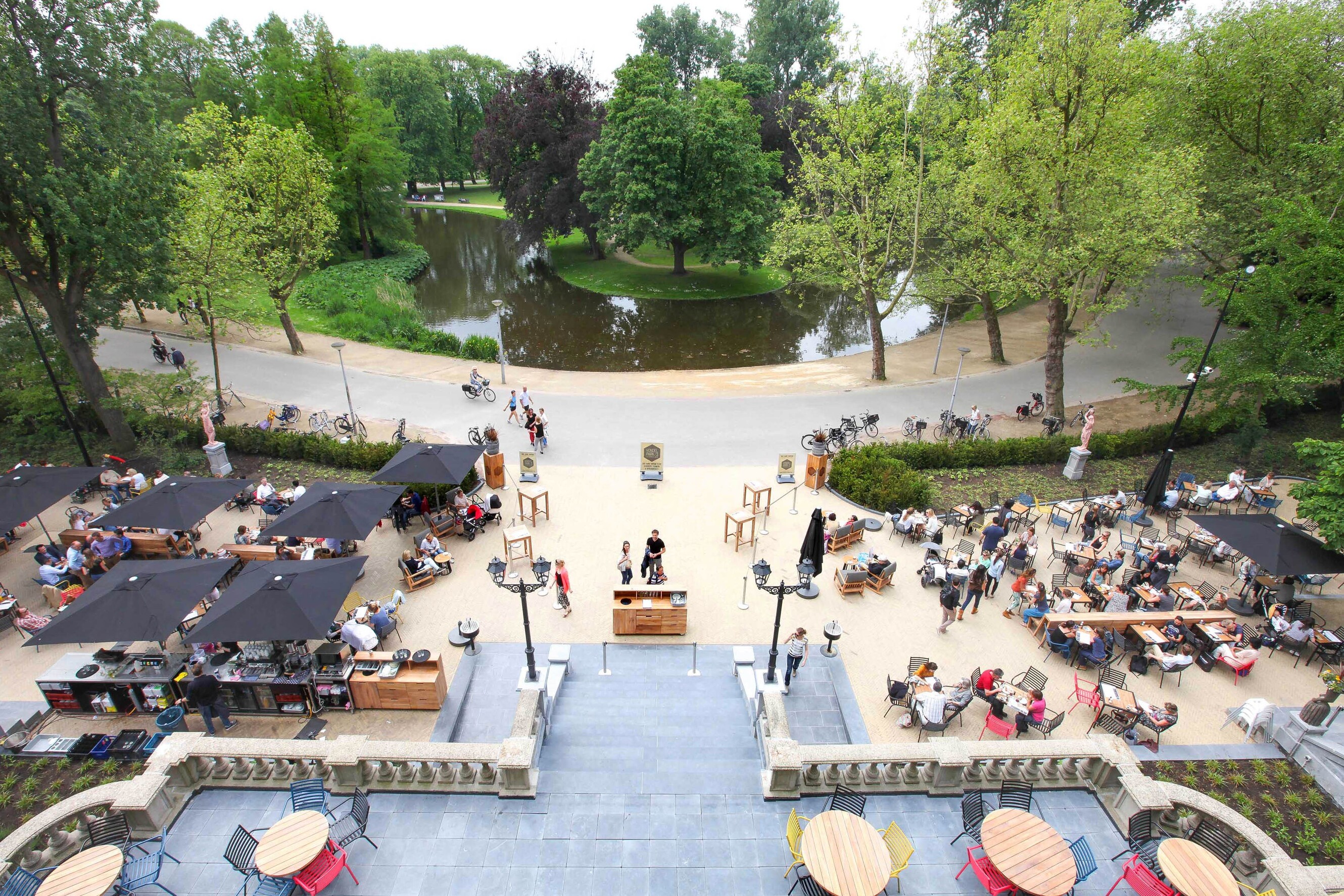 Even ontsnappen aan de drukte: 18x de fijnste terrassen in Amsterdamse parken