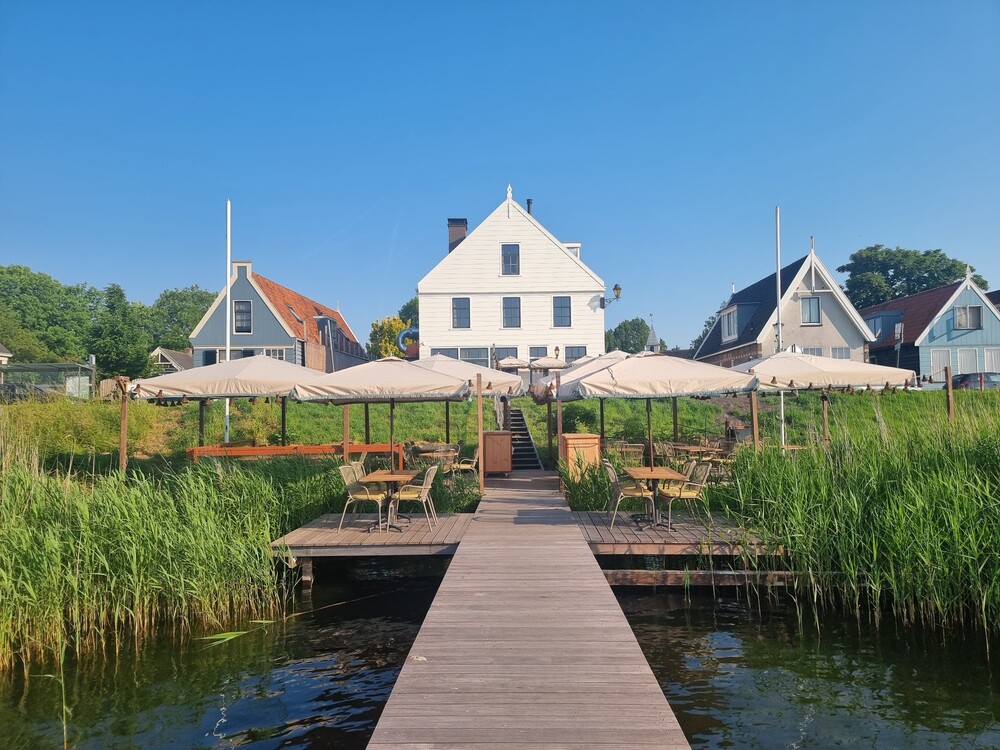 Zwemmen en lunchen bij de Mark in Durgerdam