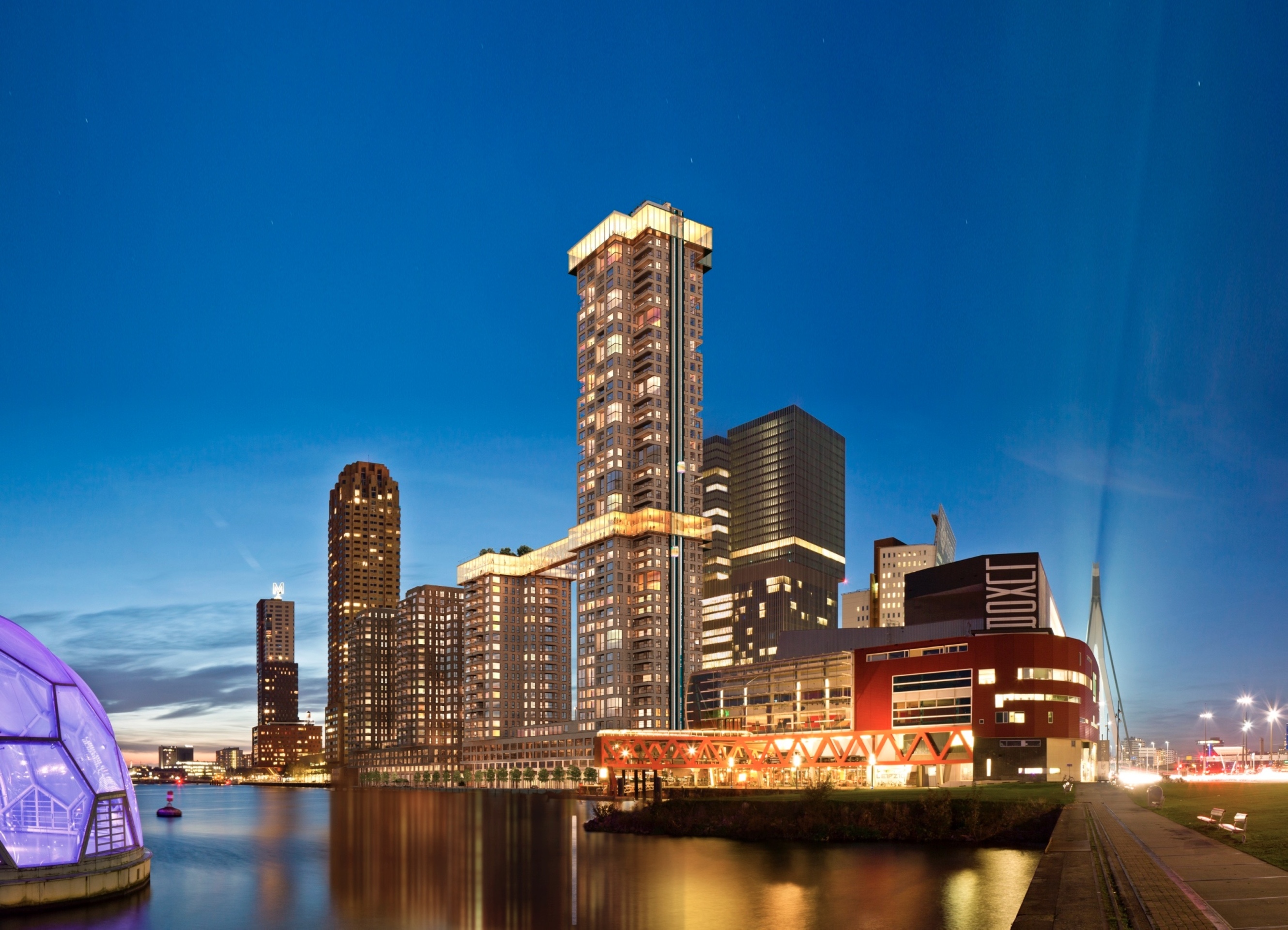 Cocktails drinken op 150 meter hoogte bij Kop van Zuid