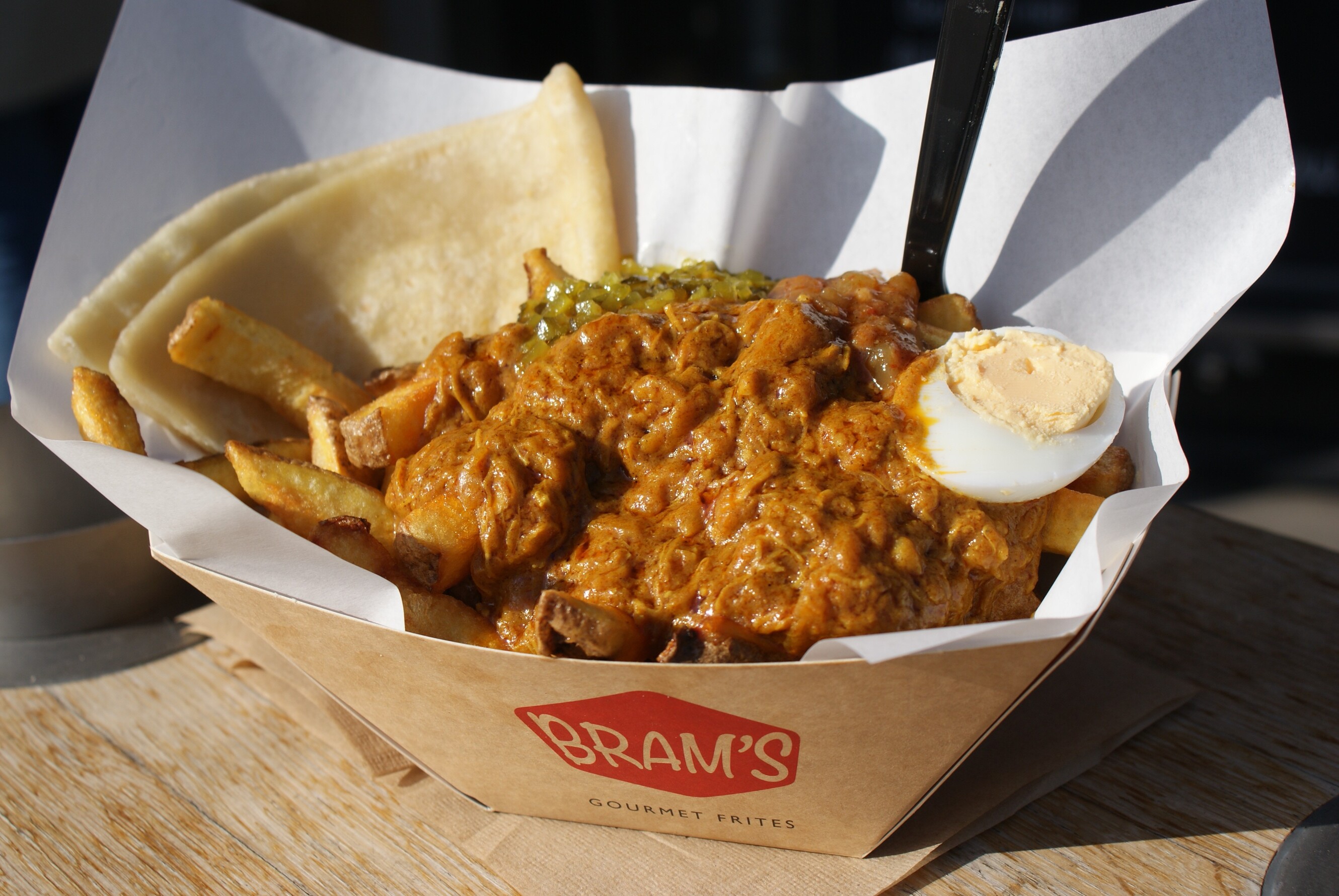 Switi Sranan! BRAM’S Gourmet serveert deze zomer frites met roti stoof