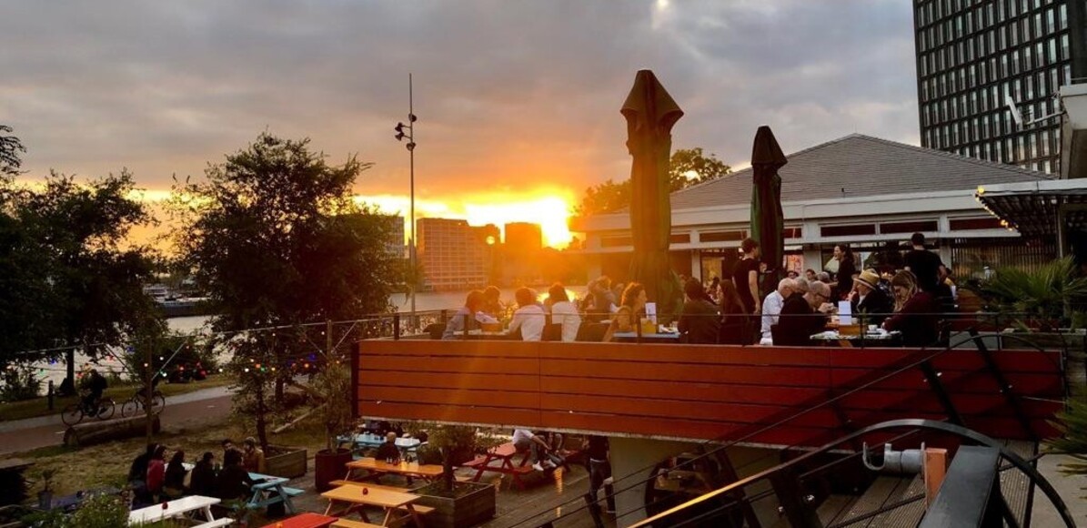 Zin in shared dining? Bij Tolhuistuin in Noord kun je gerechten uit heel de wereld proeven