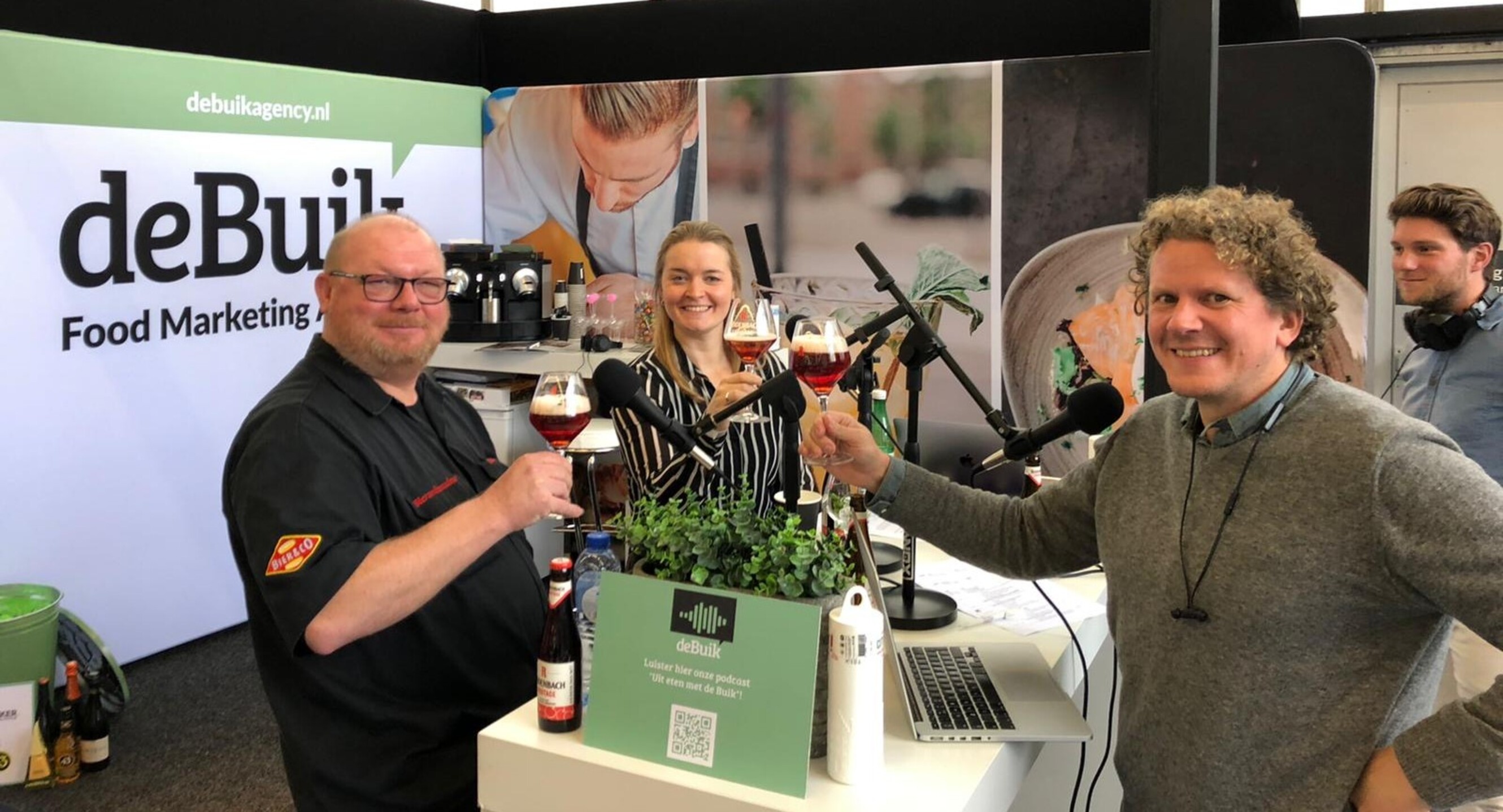 Vertical farming? Stand up eating? Wij praten je bij in de nieuwe podcast serie: de Buik Live