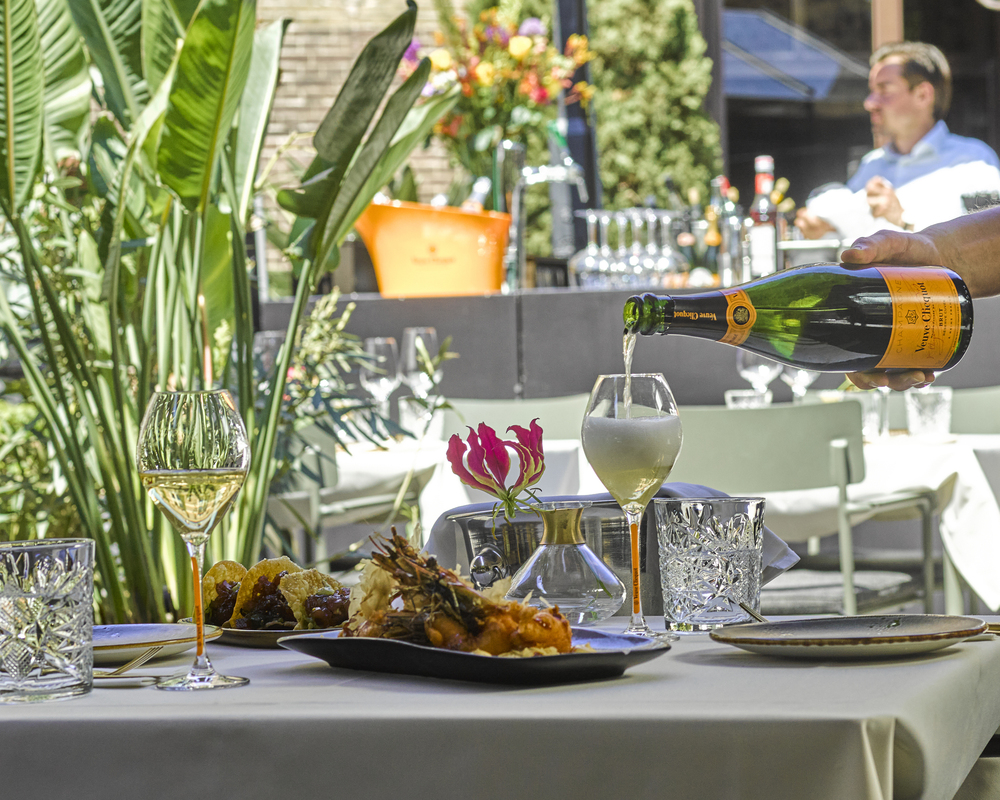 Eten in het Caribische oerwoud bij restaurant Mondi