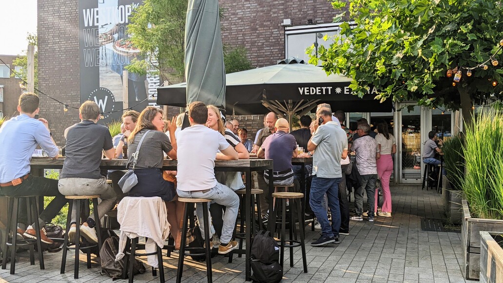 Bar Westkop: stralend middelpunt tussen Rotterdamse iconen