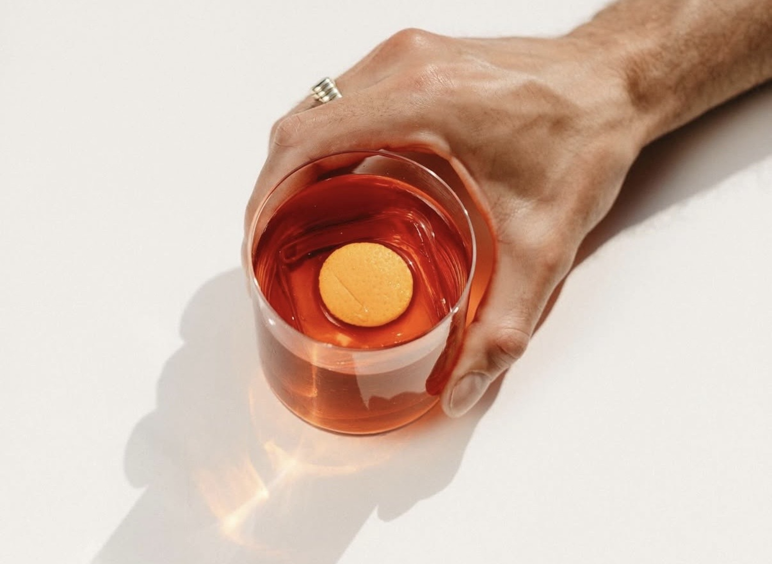 Vloeibare Griekse salade in cocktailbar The Fools