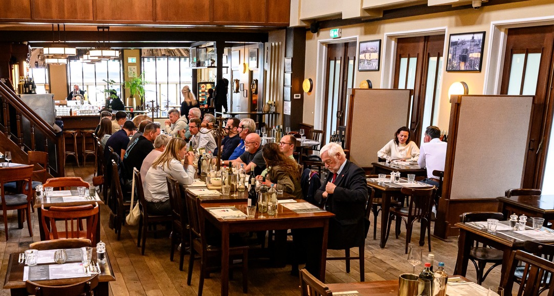 Courzand op Heijplaat: Rotterdamse nostalgie en ruime porties