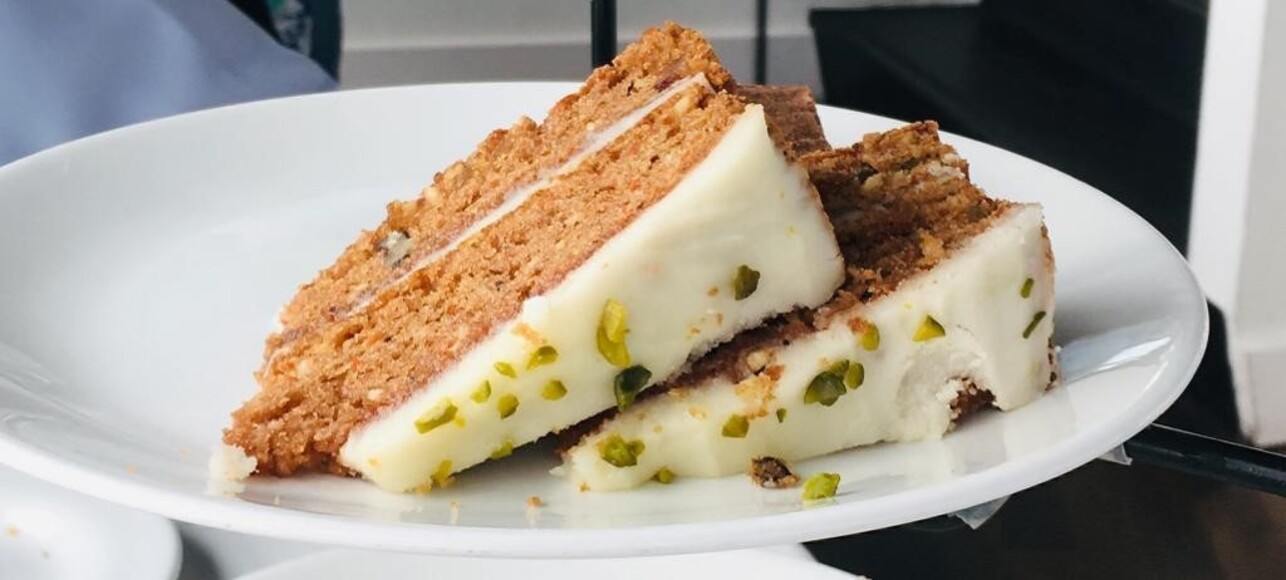 Op grootse hoogte high-teaën op de Euromast