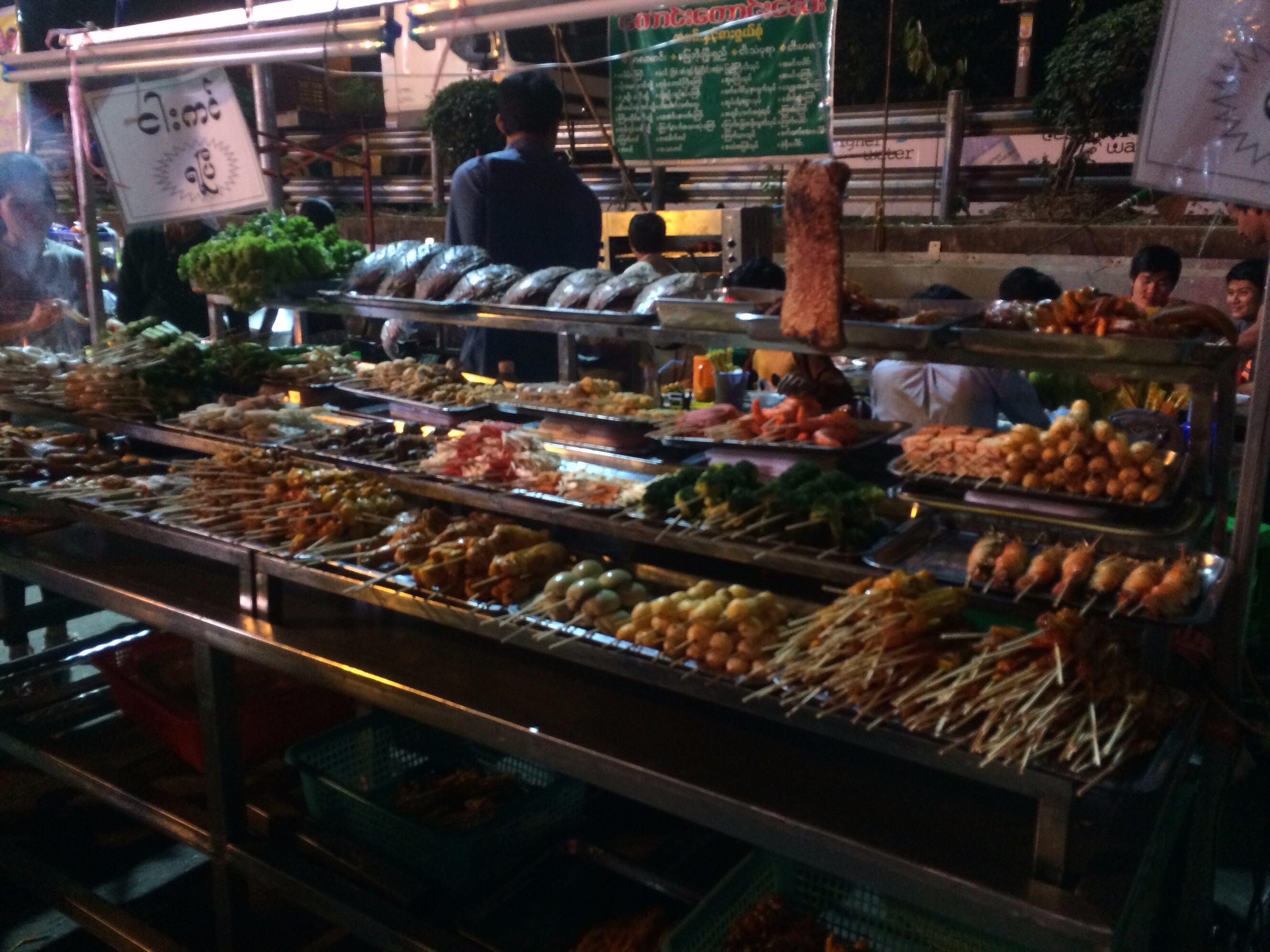 Stufi-proof streetfood in Myanmar