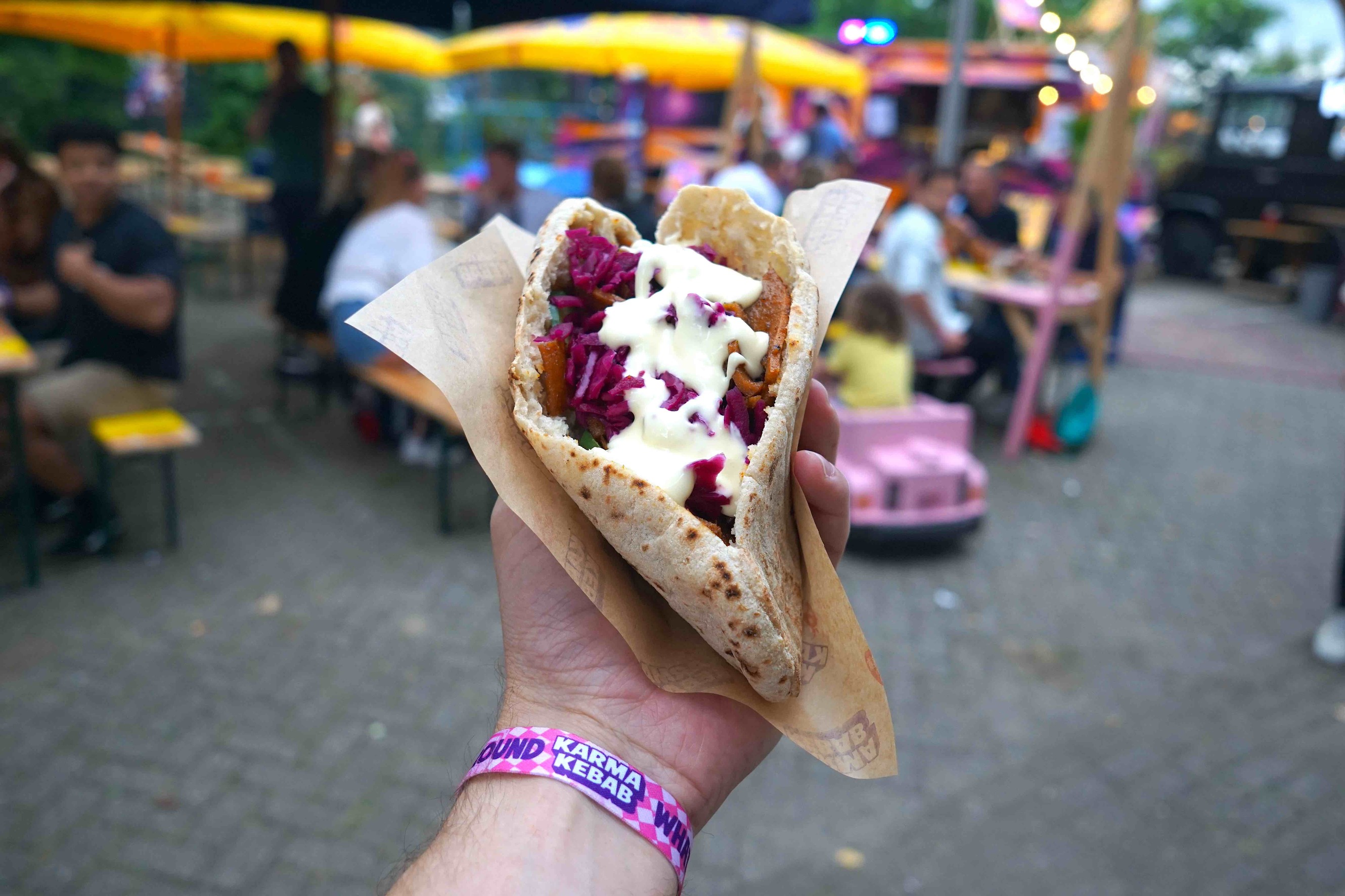 Karma Kebab aan de Kanaalweg: festivalvibes in een restaurant