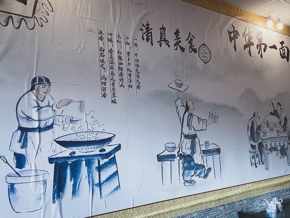 Bezoek noodles restaurant Yellow River voor een warme kom hand-pulled noodles en een portie entertainment
