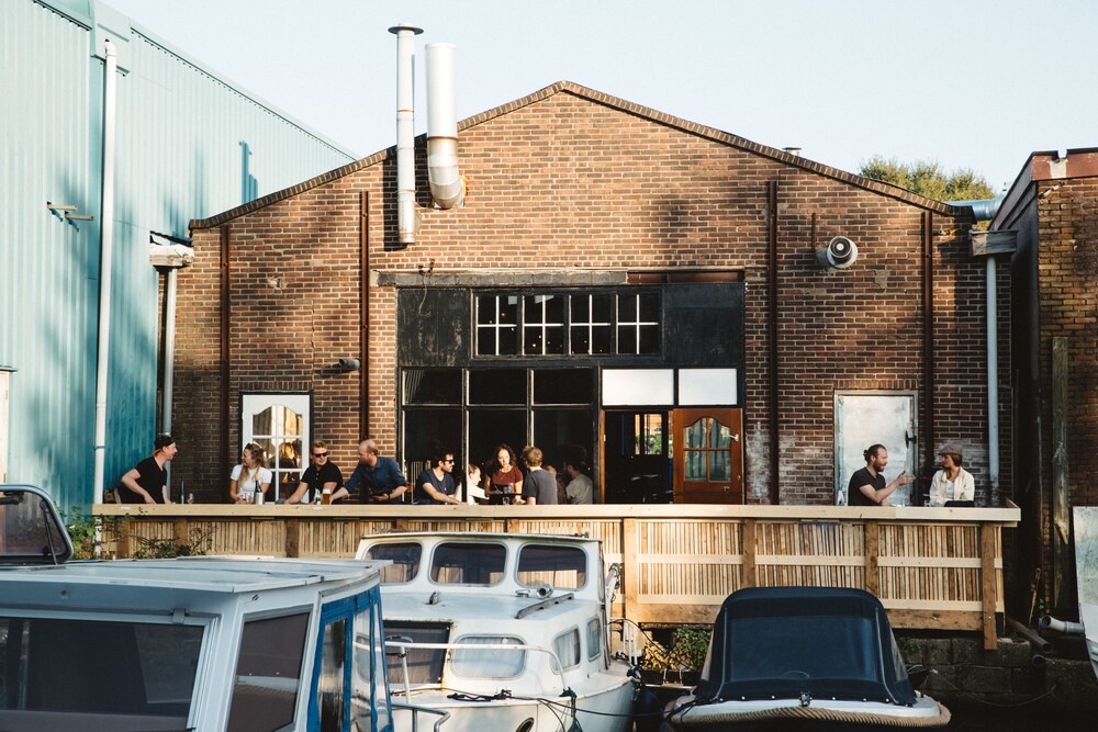 Taverno Willi Becher: een vakantiegevoel in Amsterdam-Noord