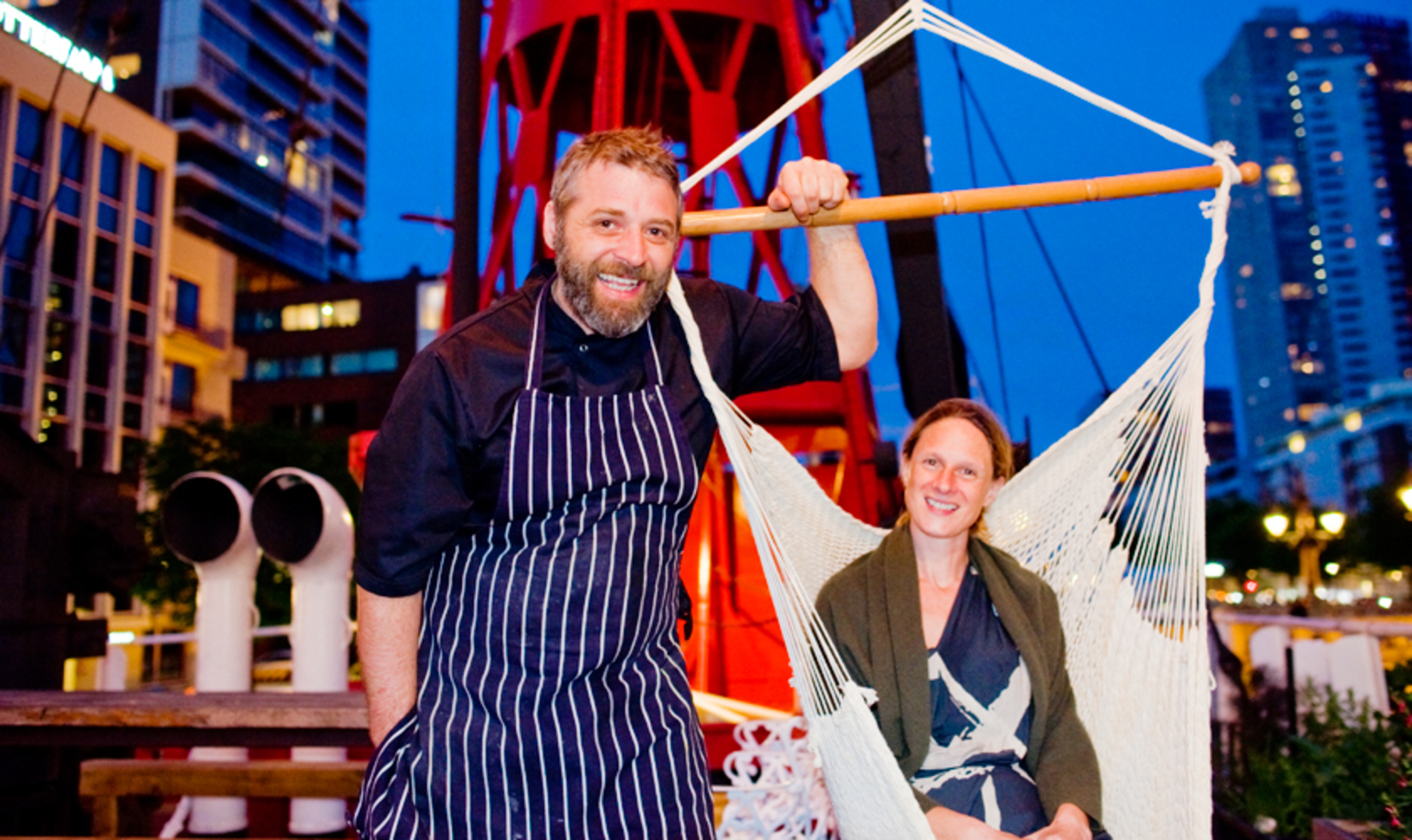 Ooit 'n lichtbaken op zee is V11 nu 'n gastropub in de haven