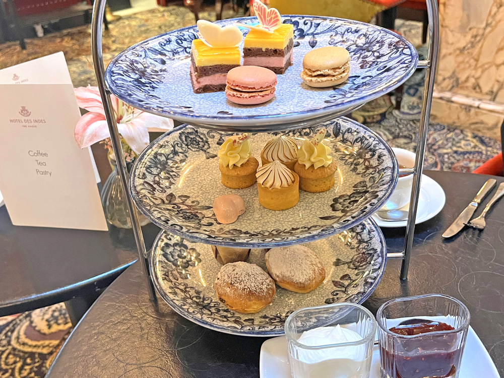Hoogstaande high tea bij Hotel Des Indes