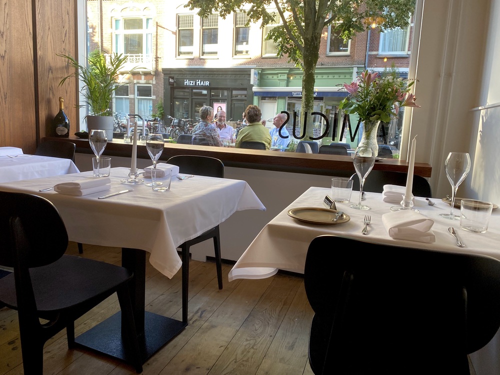 Lokaal en seizoensgebonden koken in een piepklein restaurant in Utrecht-Oost.