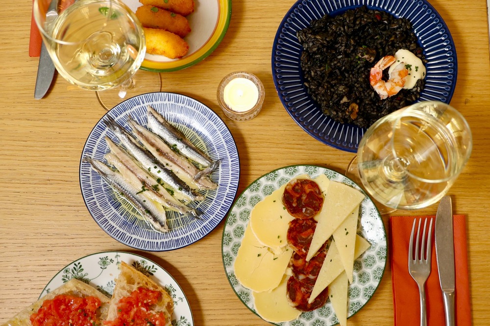 Patatas bravas van het huis bij La Tapadera via de RET