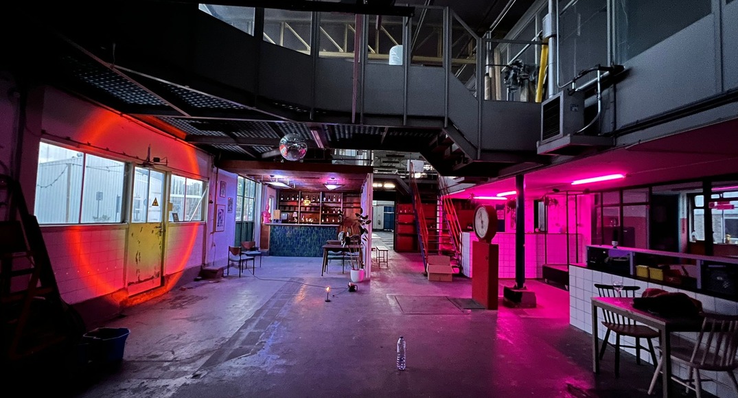 RAISIN the bar: natuurwijnen en kunst komen samen in De Glasfabriek