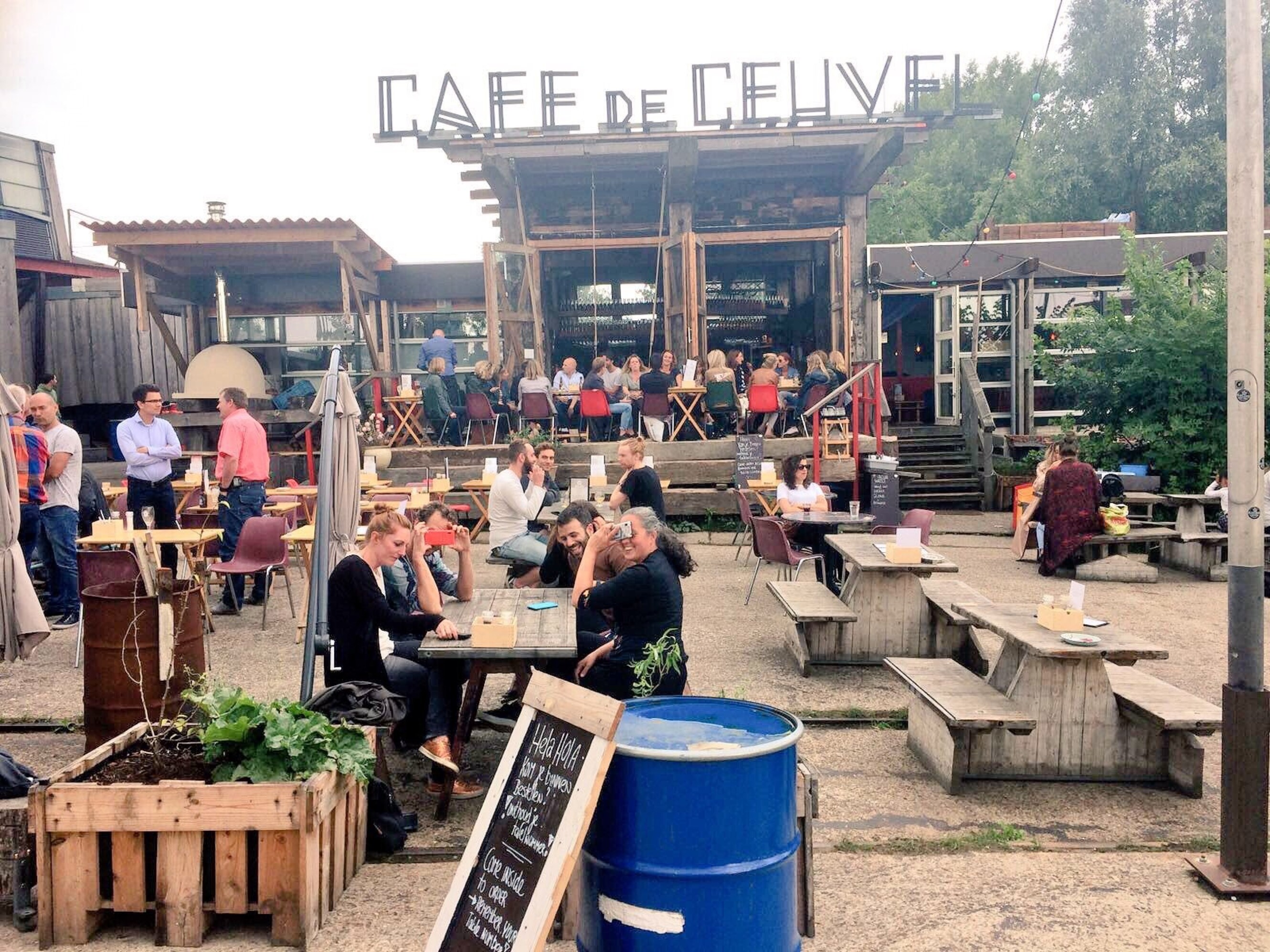 Café de Ceuvel: vegetarische verrassing in het ruige deel van Amsterdam-Noord