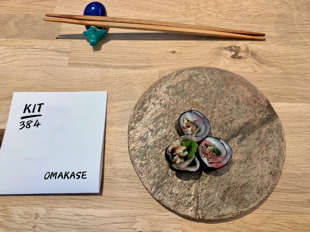 Op omakase reis aan de sushi bar van Kit