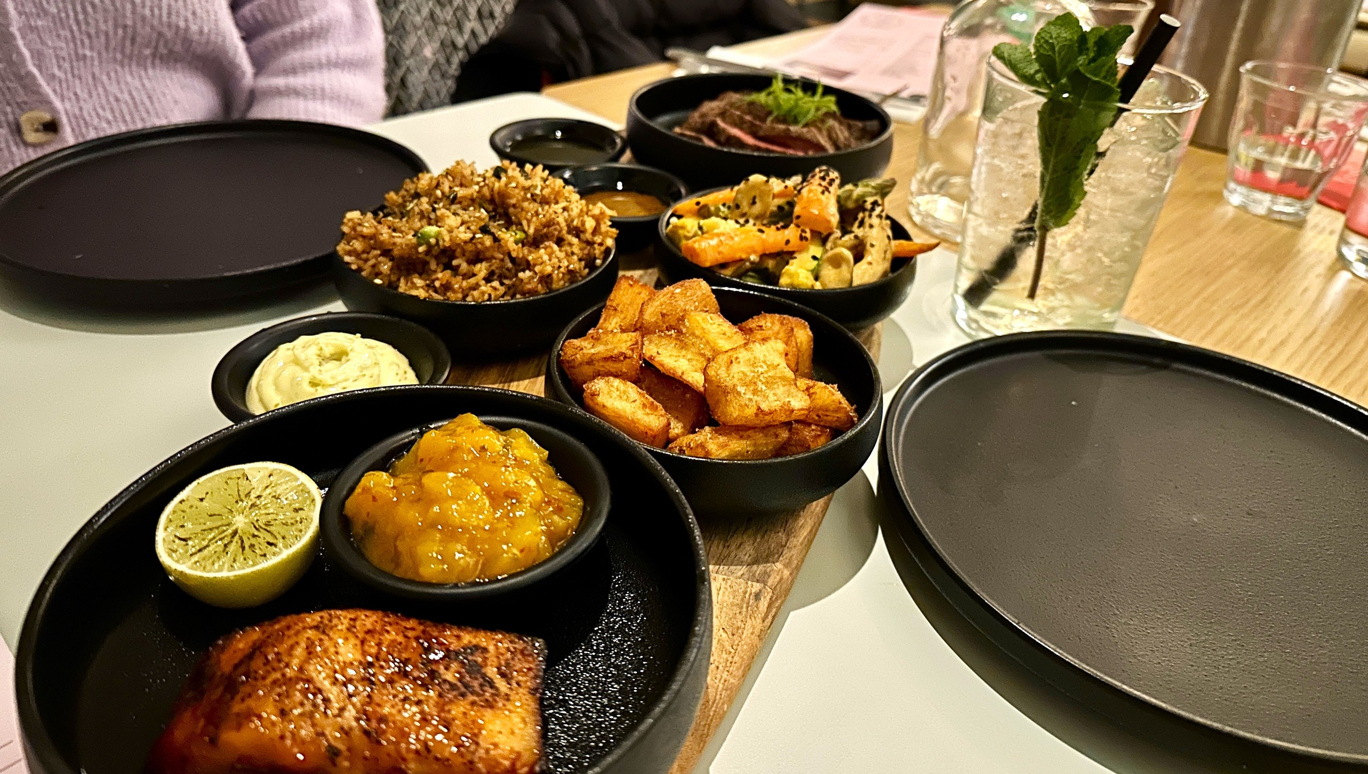 Uitstapje naar The Caribbean Club met the bellhop X Just