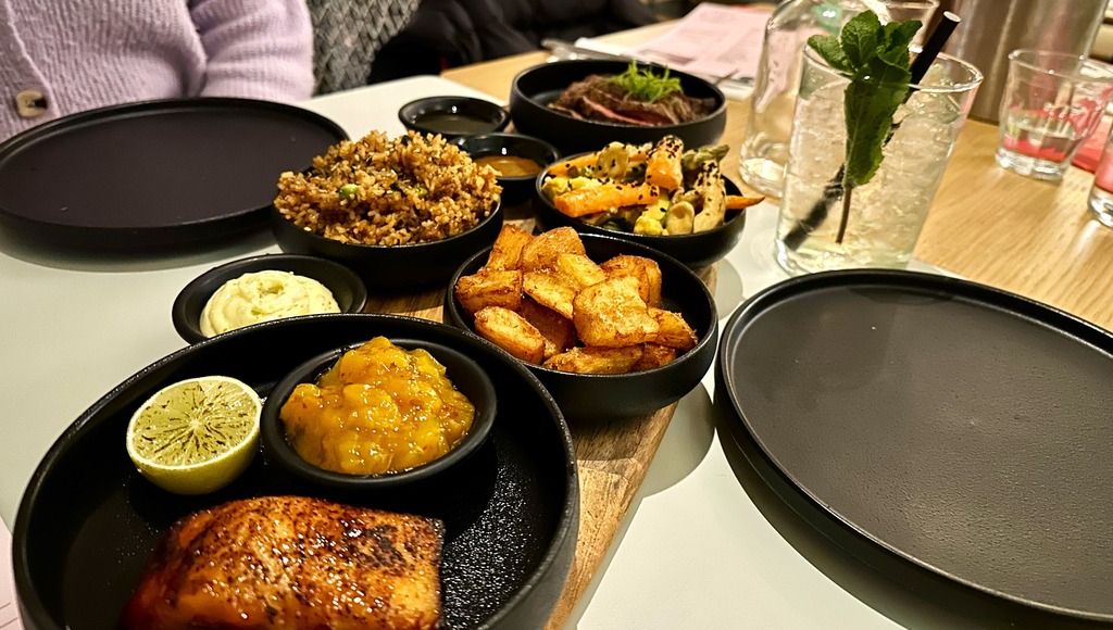 Uitstapje naar The Caribbean Club met the bellhop X Just