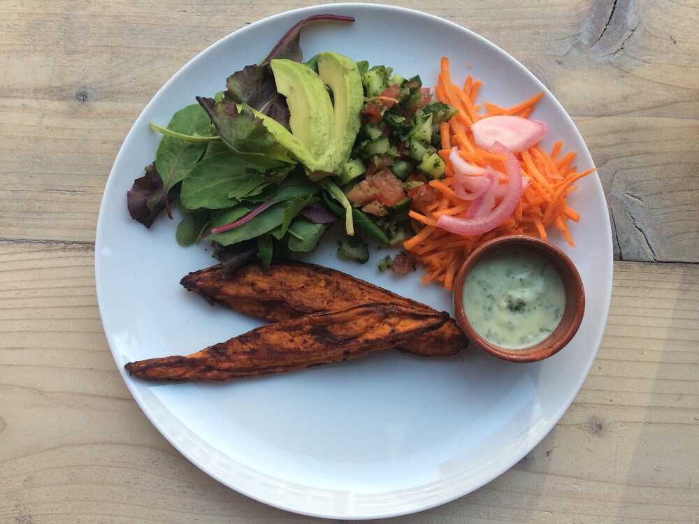 Heel de Dag Vegan Eten in Hartje Centrum bij BACKYARD