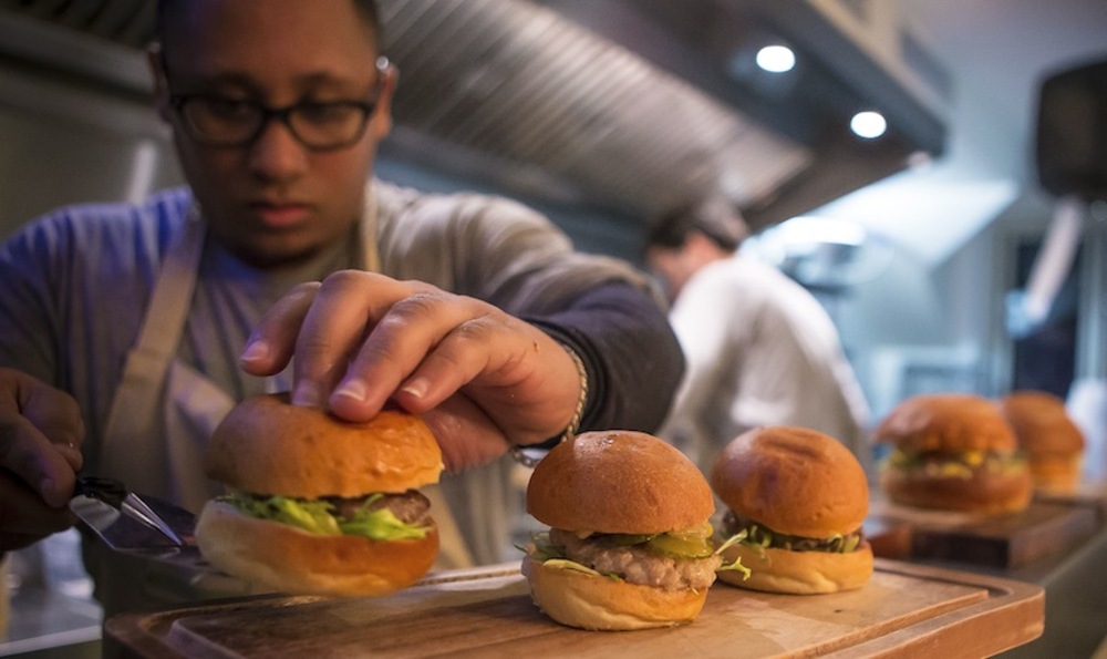 Burgerzaken: de Burger Club hoort er gewoon bij