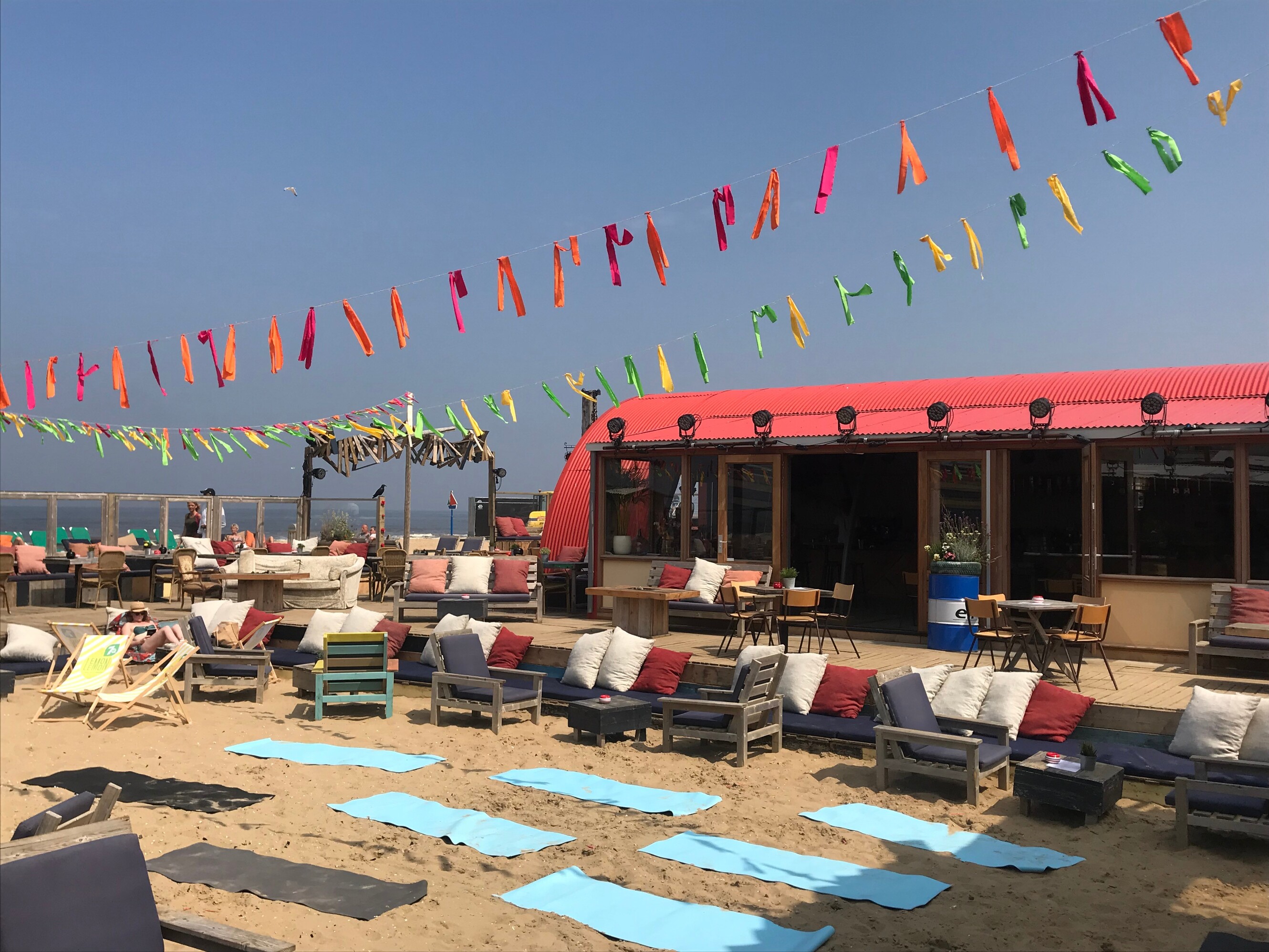Met je voeten in het zand bij Colorado Charlie
