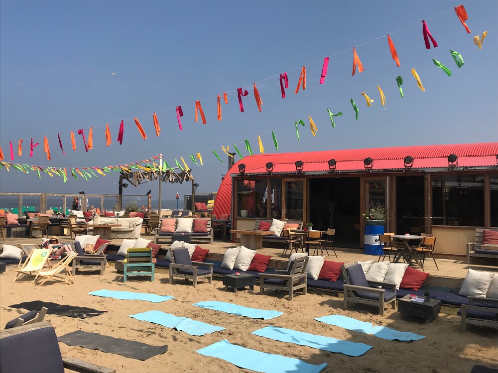 Met je voeten in het zand bij Colorado Charlie