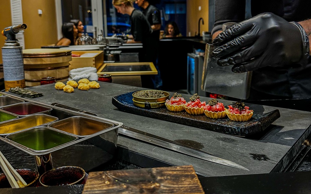 Chef’s Table Rotterdam: bij Jazz House Sushi bereidt Ricky sushi voor je neus