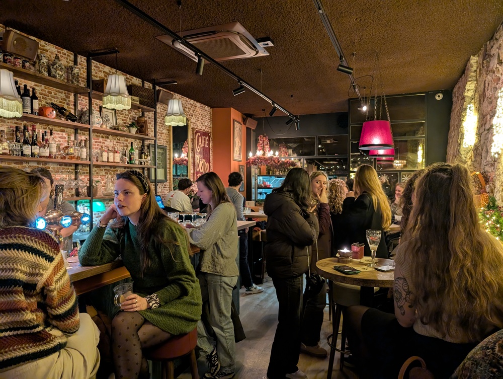 Café Claire: wereldse smaken in knusse vintage sfeer
