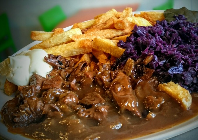 1Vega snackbar patatje stoof