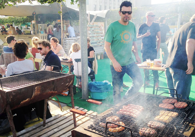 Barbecue-parkeergarage-westblaak-dak