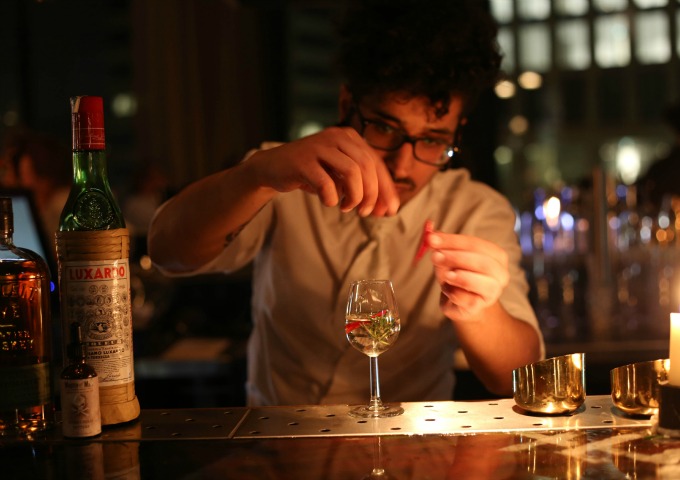Barman the suicide club