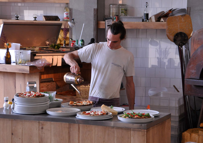 Bird-pizza-chef-olie