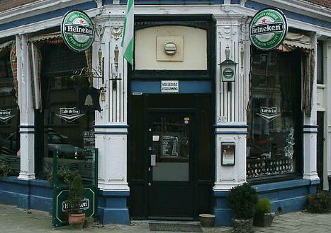 Cafe De Bel buitenkant