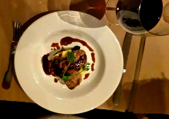 Gerecht bij Quartier du Port veerhaven