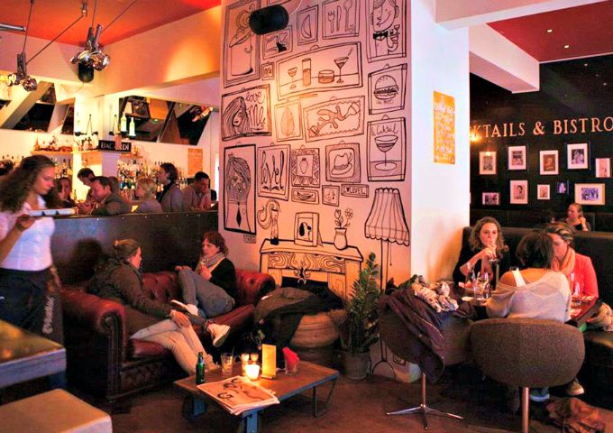 Level bar en bistro binnen