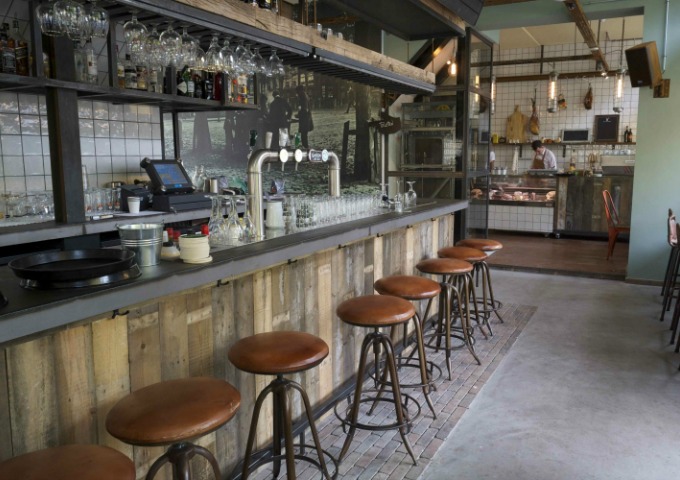 Meisjes aan de Maas bokaal interieur