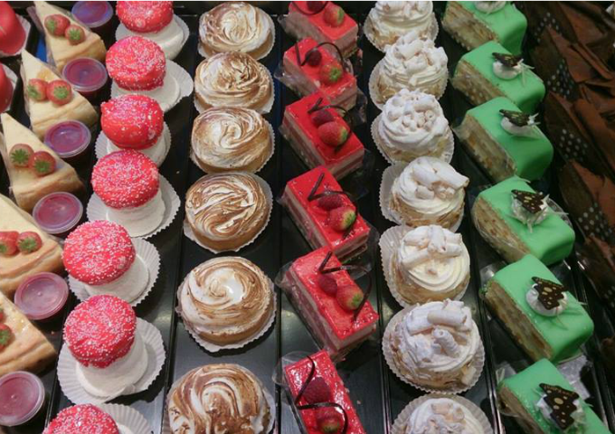 Van Beek en Specker banketbakkerij assortiment taartjes