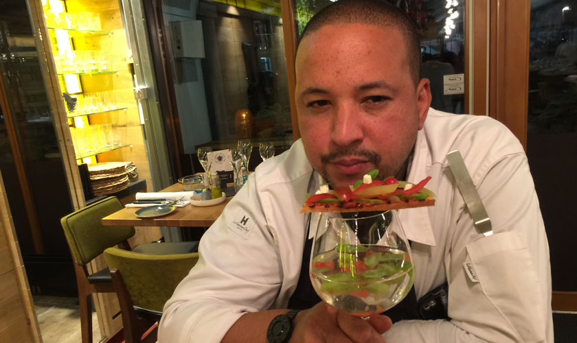 Rode oortjes van doorzichtige Bloody Mary