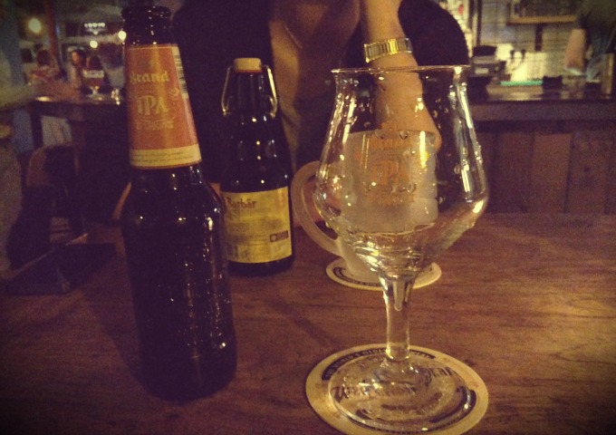 bier bij Meisjes aan de Maas Bokaal