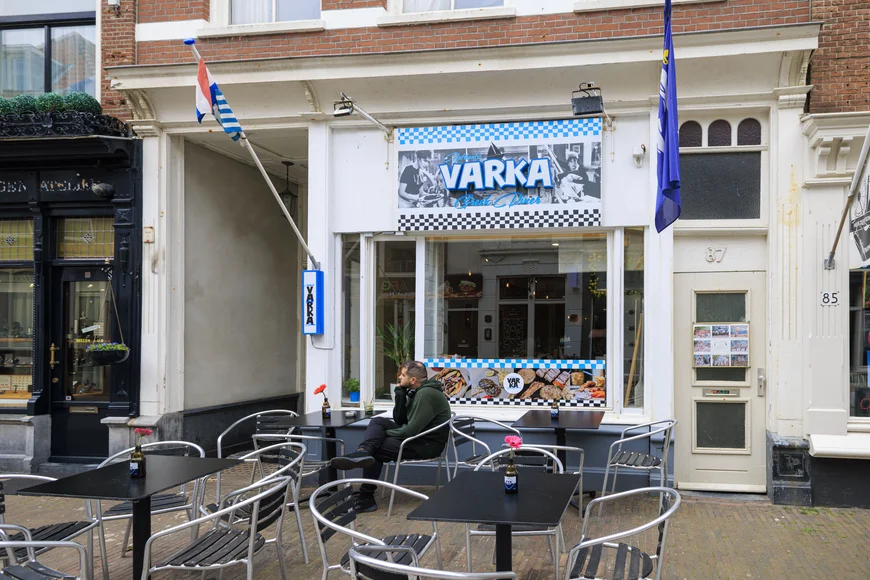 Klassieke Griekse smaken bij Varka in de Keizerstraat